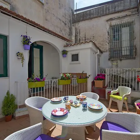 Un Po'... Apartment
